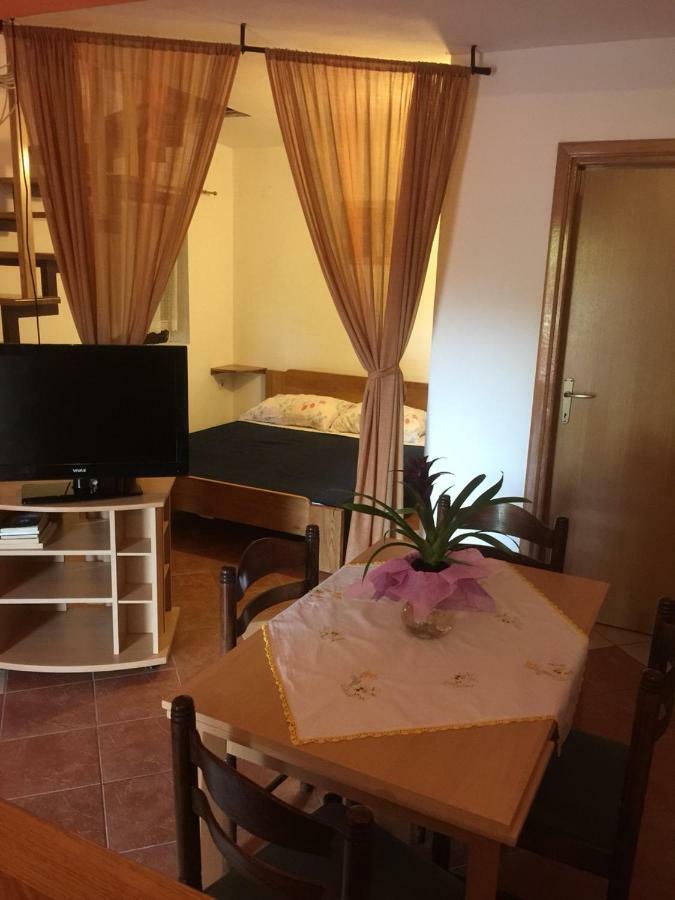 Studio Apartman Hrast Seline Eksteriør bilde